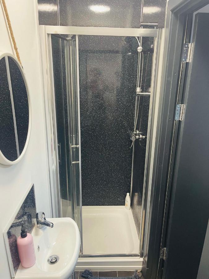 Elegant Studio1 Netflix Bathroom Close To Beach Swansea Esterno foto